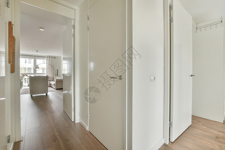 定制衣柜素材带衣柜和起居室入口的宽宽宽光走廊背景