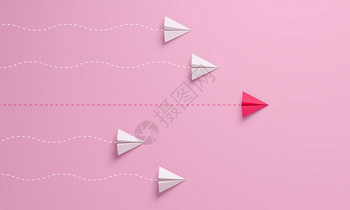 女权主义者女性领导理念和红纸飞机 在粉红色背景的白人中引领着背景