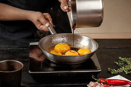 铸铁煎锅美丽的甜的高清图片
