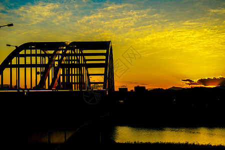 Tama供水桥梁和黄昏美景结构水桥阴影地区交通框架高清图片