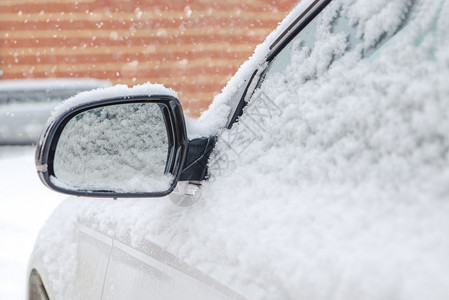 冷冻后视镜 雪车 冬季 雪 雪街道车镜车辆雪花运输雪堆气候风暴玻璃窗户背景图片