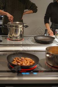 烹饪班的烹饪风景餐具过程房子厨房住宅建筑学建筑系统食品日用品背景图片