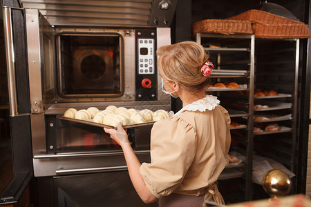 商店女面包师职业女士医疗安全面包口罩食物店铺背景图片