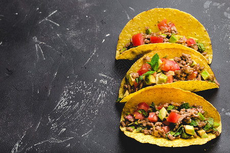 墨西哥带肉的墨西哥玉米饼菜单午餐盘子蔬菜框架美食薄荷鳄梨乡村牛肉背景图片