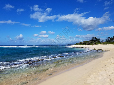 莫库莱亚海滩露水海滨的落岩海滩背景