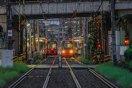 与线的景观交通踪迹电车旅行民众火车机车电力铁路设施高清图片