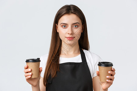 员工 工作就业 小型企业和咖啡店概念 微笑友好的女咖啡师的特写镜头 咖啡馆员工处理两杯咖啡订单给客户技术文员调酒师职员快乐酒吧女背景