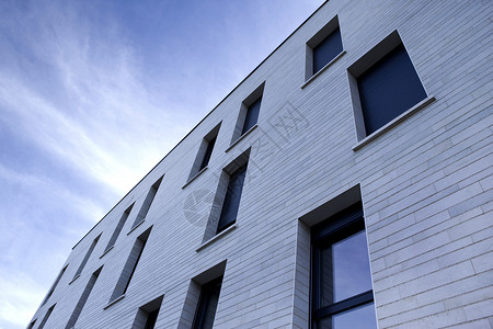 建筑物的表面面城市房地产建造住房快门蓝色窗户天空公寓建筑背景图片