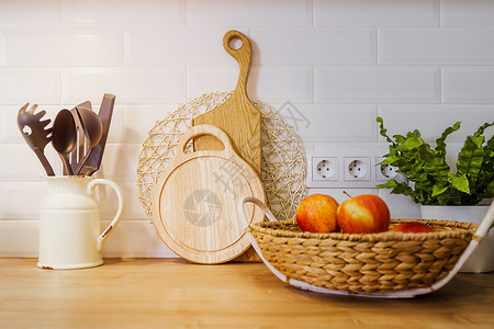 厨房标识厨房内部的现代结构 有切菜板 水果和烹饪机背景