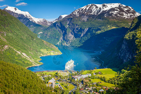 北欧国家挪威 北欧和挪威的上方 船舶和村庄城市农村山脉旅行峡湾晴天景观爬坡目的地戏剧性背景