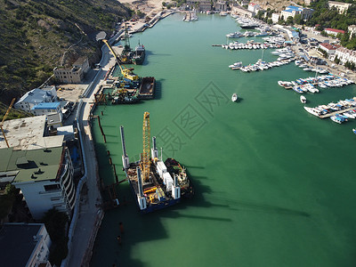 深化建造码头的浮起吊船疏疏浚驳船 空中最高风景血管天空海洋漂浮技术驳船建筑海滩平台运输背景