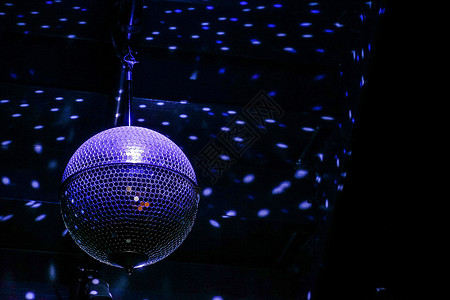 紫镜球建筑镜子骑士传统派对反射俱乐部照明舞蹈泡沫背景图片