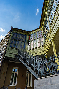 传统的内院 有雕刻木木金花椰子地标旅行街景景观城市建筑学观光背景图片