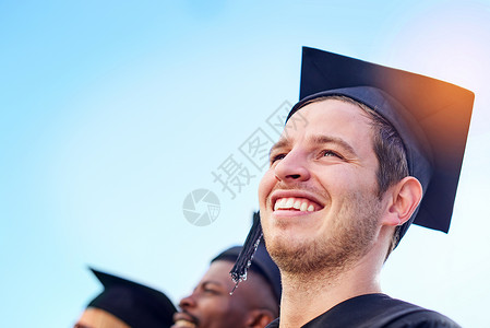 毕业日学生们的注意力不够集中 他们总是对你自己有信心背景图片