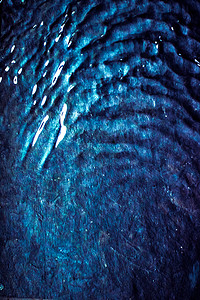 抽象水背景环境和自然元素概念海洋海浪石头温泉波浪材料反射蓝色宝蓝色飞溅背景图片
