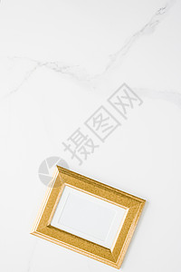 大理石上的金色相框 平面模型  装饰和模型平面概念打印艺术背景小样画廊绘画金子平铺样机奢华背景图片