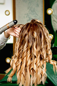 摄影沙龙吹风员用卷发铁扭头发女性美容师沙龙女孩商业卷发器造型婚礼客户职业背景