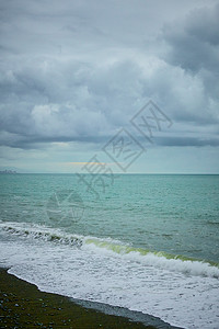 风雨如磐海岩海岸危险的高清图片