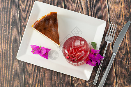 草莓茶和圣塞巴斯蒂安芝士蛋糕奶油食物咖啡面包糕点小吃烹饪馅饼美食甜点背景