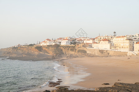 科拉恰斯苹果海滩 葡萄牙科拉雷斯 在日落前一天暴风雨中旅游蓝色海洋假期海景村庄天空城市海岸悬崖背景