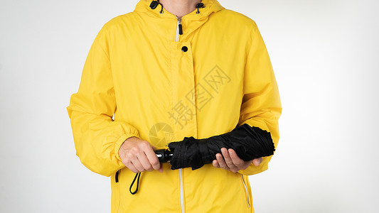 黑色雨衣黄色的时髦高清图片