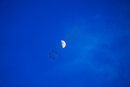 弹坑看月亮中秋月高清图片