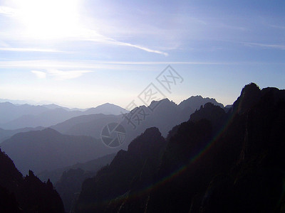 黄山峰 在明光阳光下背景图片