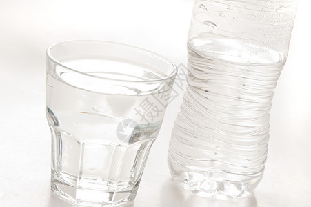 纯瓶装水杯子背景图片