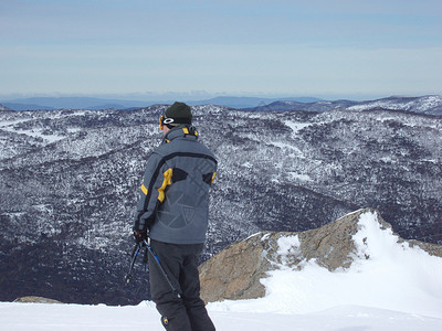 高山滑雪运动背景图片