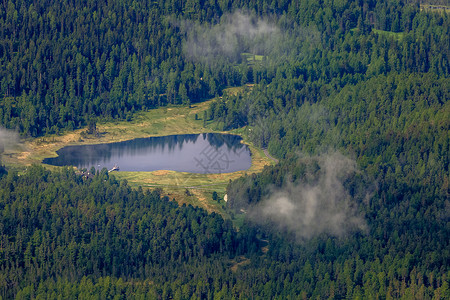 西纳尼察湖自然马洛亚高清图片