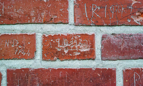 签名墙 一张旧学校砖墙的照片 上面有 120 多年以来学童的签名列表 旧时涂鸦丹麦背景
