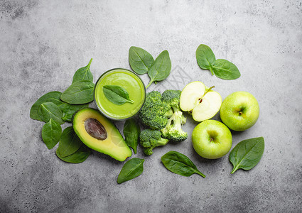 绿色健康绿色冰沙减肥早餐饮食营养叶子饮料水果蔬菜菠菜玻璃背景图片