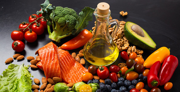 健康饮食和营养食物 富含维生素和欧米茄3概念美食叶子胡椒饮食排毒生态烹饪菠菜蔬菜坚果背景图片
