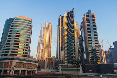 2021全国质量月展板阿联酋迪拜  2021 年 15 月 15 日上午 Marasi 大道商业湾区 在场景中可以看到世界上最高的建筑哈利法塔 户外的背景