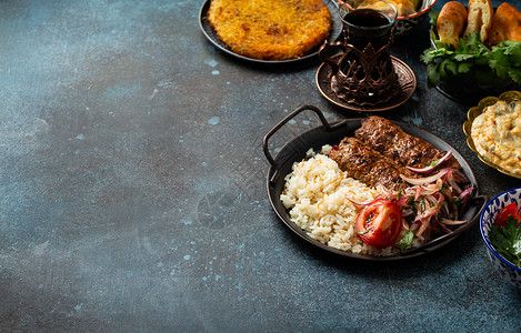 土耳其土族传统食物家庭火鸡盘子餐厅炙烤美食烧烤午餐甜点桌子背景图片