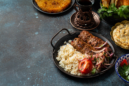 土耳其土族传统食物桌子美食餐厅蔬菜炙烤火鸡送货午餐盘子甜点背景图片