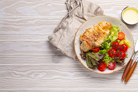 水煮鸡胸肉健康沙拉 配有烤鸡母乳复制空间桌子蔬菜午餐横幅烧烤盘子鱼片营养家禽饮食背景