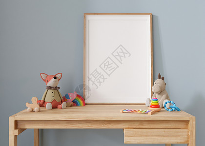 放天灯海报现代儿童房的桌子上放着空的垂直相框 现代风格的框架模拟 免费 复制图片 海报的空间 毛绒和木制玩具 特写视图 3D 渲染背景