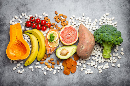 缺乏症钾的天然食物来源微量元素杏仁排毒水果饮食矿物高血压营养柚子香蕉背景