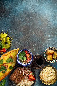 土耳其土族传统食物桌子烧烤盘子蔬菜午餐家庭甜点火鸡美食菜单背景图片