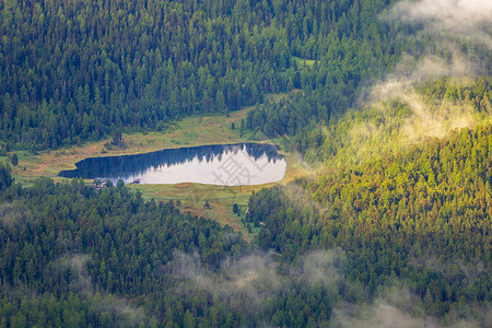 西纳尼察湖瑞士阿尔卑斯山锡尔斯玛利亚高清图片