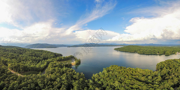 阿巴拉契亚南卡罗莱纳湖面的美丽景色森林日出树木外表旅行蓝色太阳峡谷远景风景背景