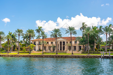 比斯坎湾美国佛罗里达州迈阿密海滩豪华豪宅和棕榈树大厦住宅财富社区建筑学海滩富裕公园奢华海岸线背景