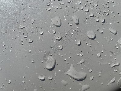 通过白色表面水滴透视 以适合多媒体内容背景的白色表面美飞沫雨滴反射天气液体环境玻璃滴水墙纸气泡背景图片