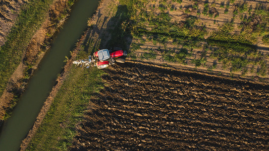 Monitcelli 意大利PC  2022年9月交通农业机械风光农村自然资源全球方式环境车辆种植园背景图片
