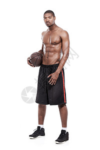 他是一名职业运动员 一位英俊的年轻篮球运动员光着膀子站在演播室里的画像背景图片