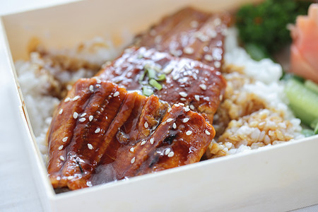 大米盒子日本人用大米烤的鱼肉鳗鱼精力传统白色年度赞成午餐餐厅摄影生活方式背景