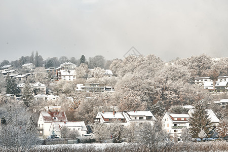 森霍拉斯照片来自2022年12月德国黑森市富尔达市的阿施滕贝格霍拉斯和涅西格地区大楼住宅城市暴风雪天空降雪爬坡播送吸引力旅行背景