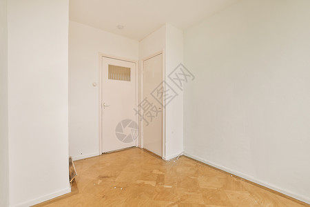 一个空空房间 有白墙和木地板住宅奢华墙壁家具桌子地面窗户控制板沙发地板背景图片
