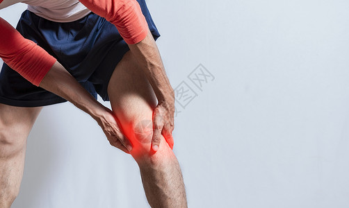 孤立的腿部肌肉疼痛的人 腿部肌肉疼痛的酸痛人 腿部肌肉发炎的人被隔离 肌肉撕裂概念 腿部肌肉疼痛患者的医学问题背景